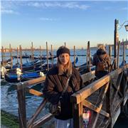 Studentessa di magistrale impartisce lezioni di Italiano per studenti delle medie o di Istituti Tecnici Superiori